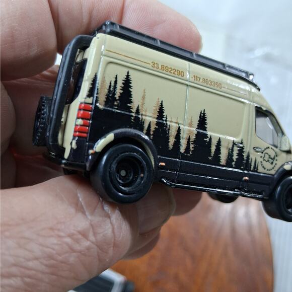 HOT WHEELS Premium Set of 2 Diecast Cars Mercedes Sprinter + Toyota Land Cruiser - Picture 8 of 11